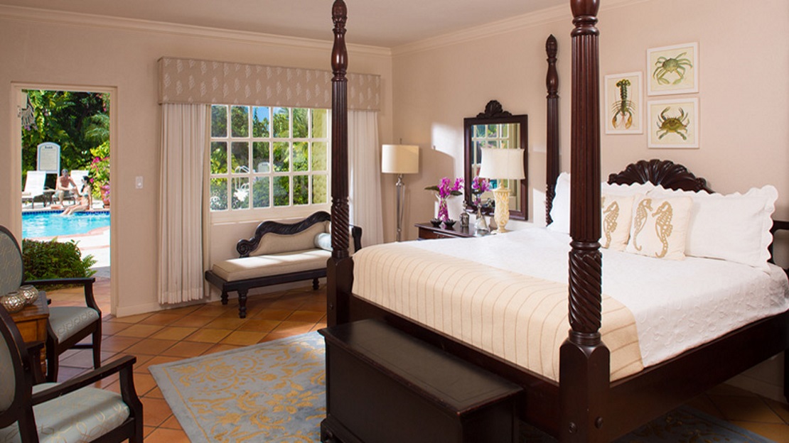 Sunset Bluff Poolside Walkout Club Level 